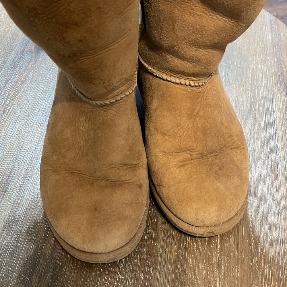 Ugg Bailey Triple Button Boot Very Comfy Size 8 - image 4